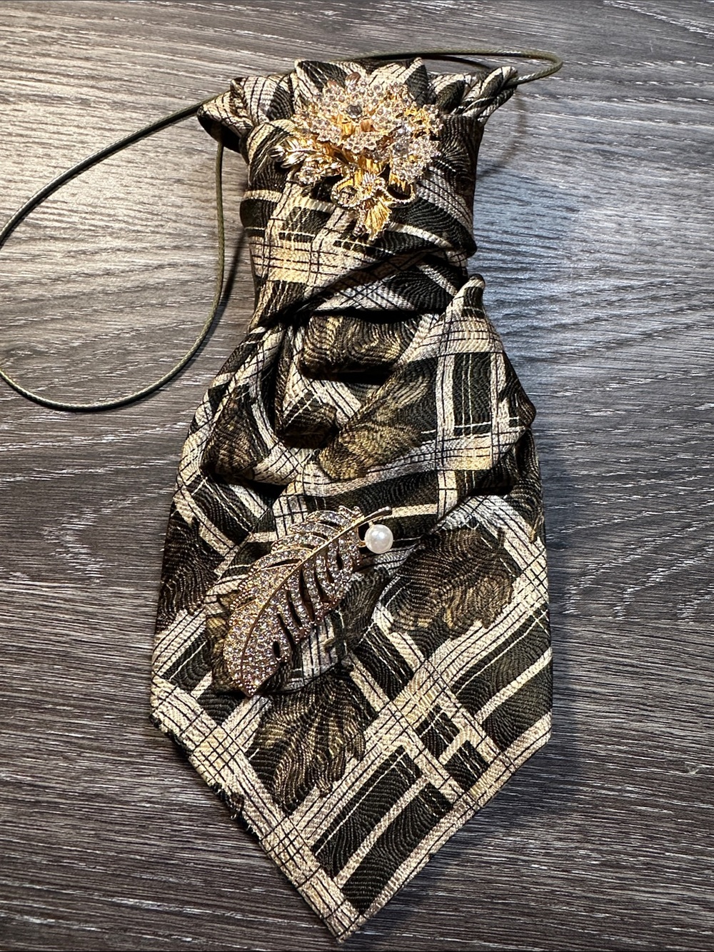 Alexander Julian Black and Gold Plaid Leaves Necklace Tie with Brooches